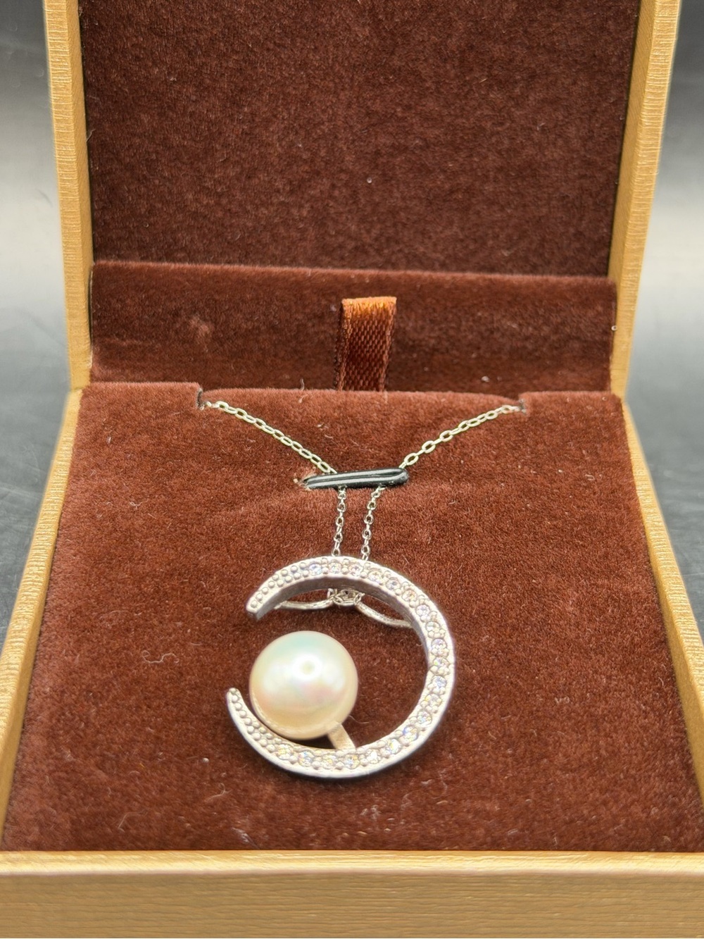 Vintage 925 Sterling Silver Crescent Moon Freshwater Pearl Pendant Necklace CZ